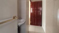 Bathroom 2 - 4 square meters of property in Blue Valley Golf Estate