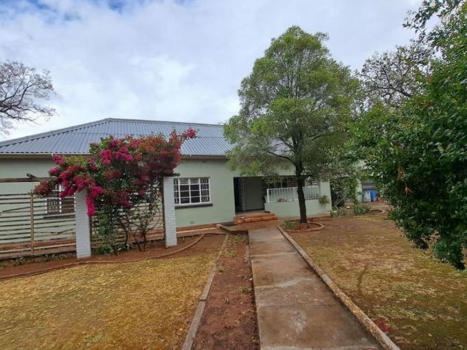 4 Bedroom House for Sale For Sale in Oudtshoorn - MR665851