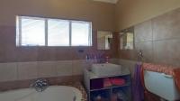 Main Bathroom - 5 square meters of property in Geduld