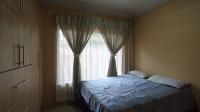 Bed Room 1 - 11 square meters of property in Karenpark