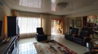 Lounges - 36 square meters of property in Karenpark