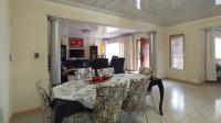 Dining Room - 24 square meters of property in Karenpark