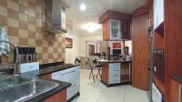 Kitchen - 12 square meters of property in Karenpark