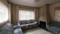 Formal Lounge - 18 square meters of property in Karenpark