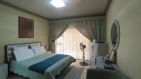 Main Bedroom - 17 square meters of property in Karenpark