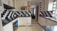 Kitchen - 11 square meters of property in Kleinvlei