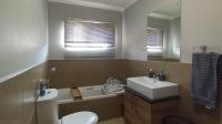 Bathroom 1 - 6 square meters of property in Sagewood