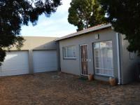 3 Bedroom 2 Bathroom Cluster to Rent for sale in Weltevreden Park