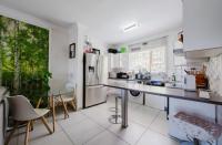 Kitchen of property in Glenvista