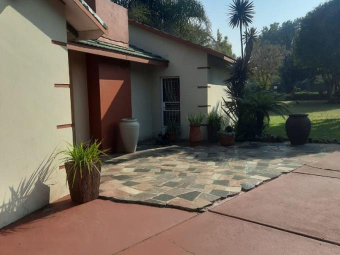 4 Bedroom House for Sale For Sale in Kanonkop - MR666698