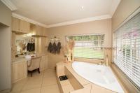 Main Bathroom - 10 square meters of property in Rynfield