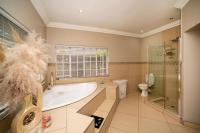 Main Bathroom - 10 square meters of property in Rynfield