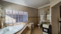 Main Bathroom - 10 square meters of property in Rynfield