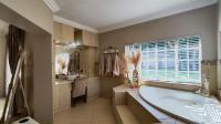 Main Bathroom - 10 square meters of property in Rynfield