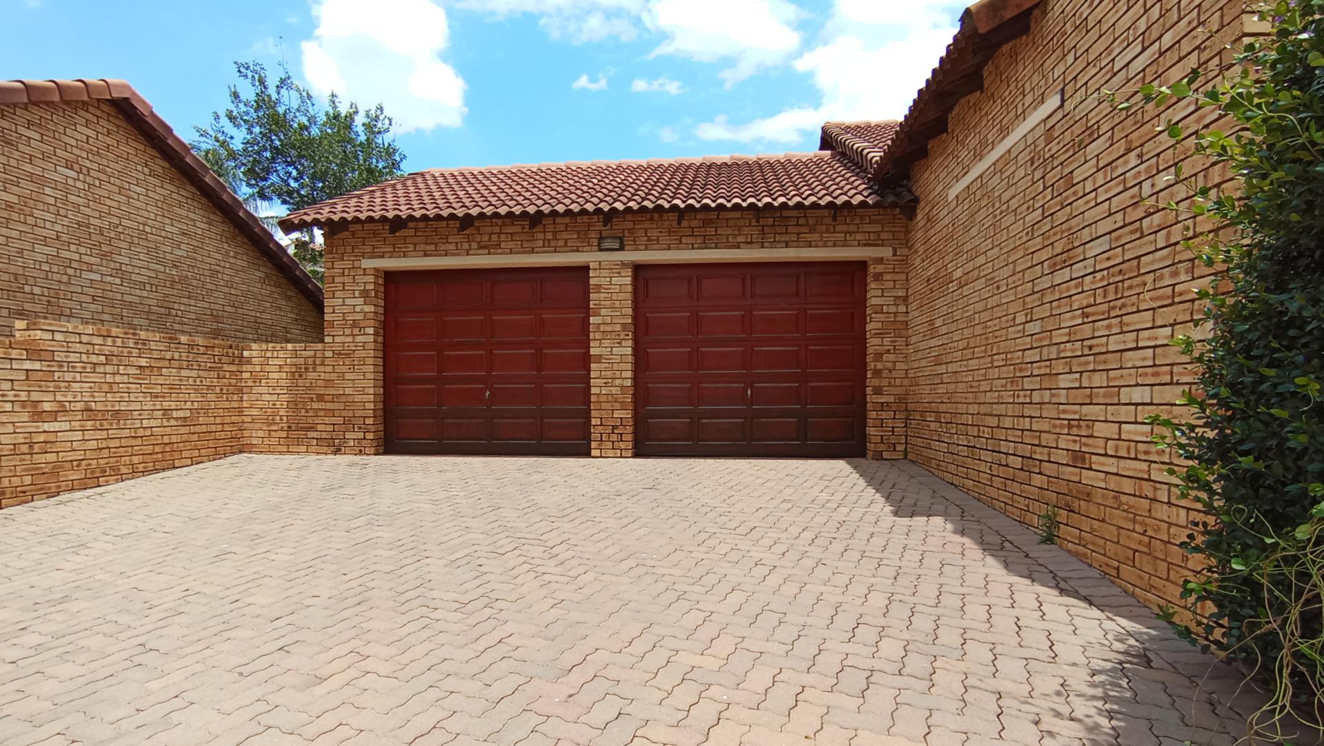 Front View of property in Ruimsig