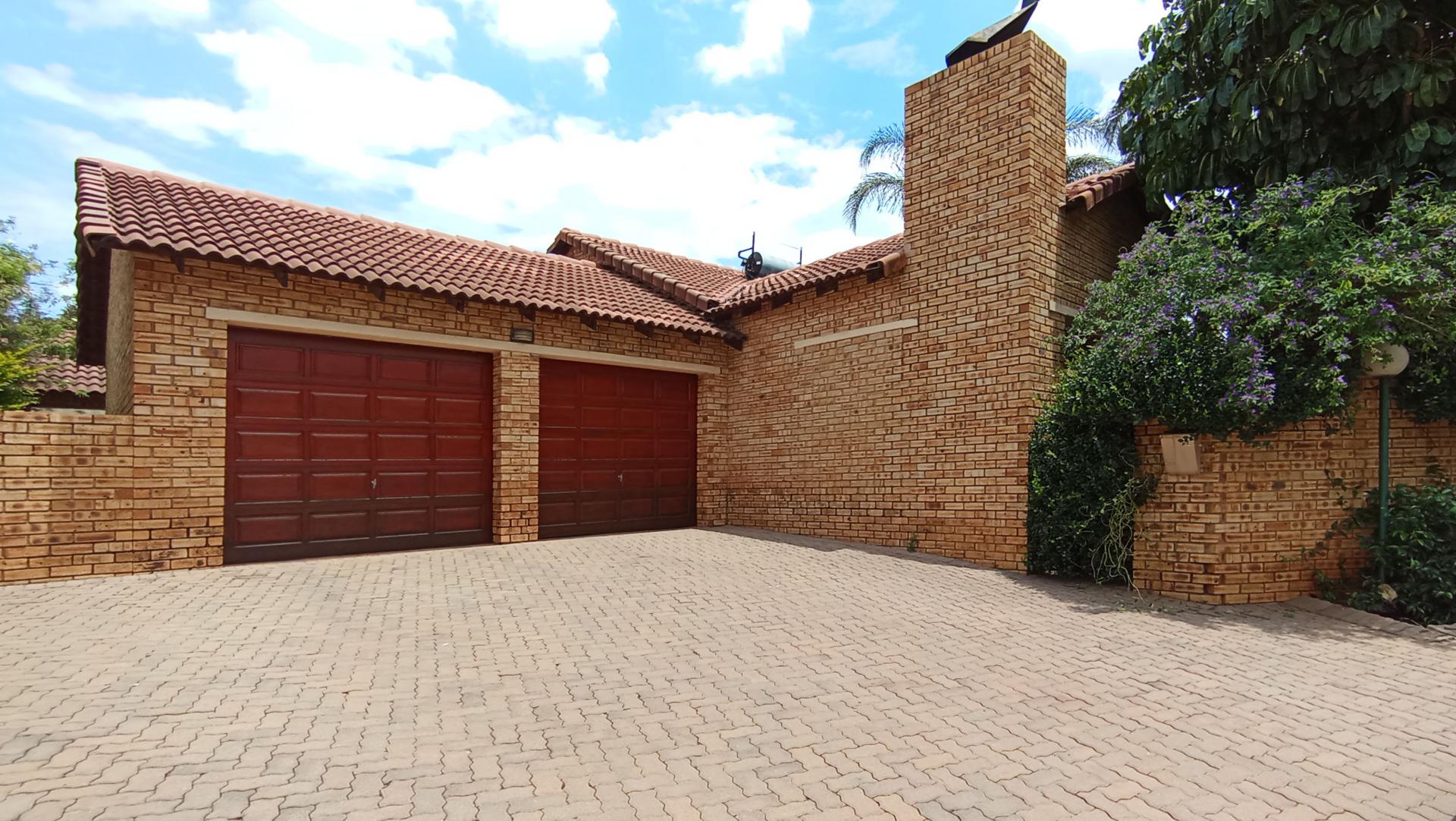 Front View of property in Ruimsig