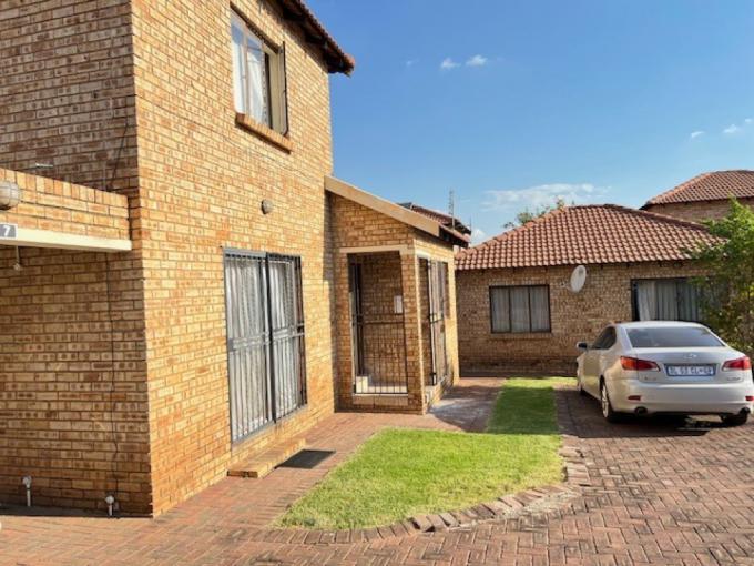 3 Bedroom Simplex for Sale For Sale in Witpoortjie - MR666893