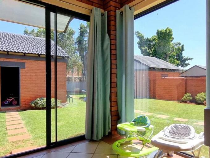 3 Bedroom Sectional Title for Sale For Sale in Mooikloof Ridge - MR667061