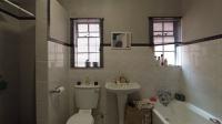 Main Bathroom - 5 square meters of property in Wierdaglen Estate