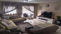 Lounges - 21 square meters of property in Roodepoort