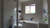 Bathroom 1 - 6 square meters of property in Bellairspark