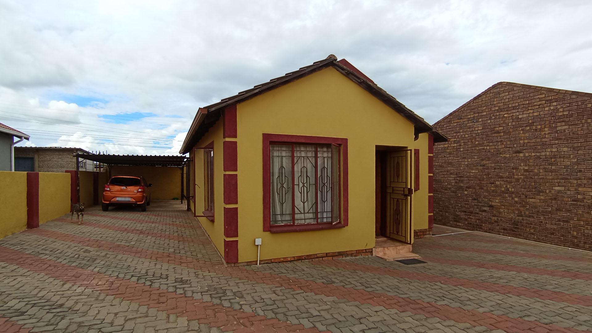 Front View of property in Soshanguve