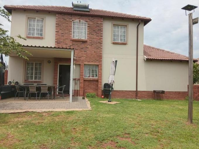 3 Bedroom Duplex to Rent in The Reeds - Property to rent - MR667241