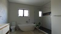 Main Bathroom - 13 square meters of property in Carlswald