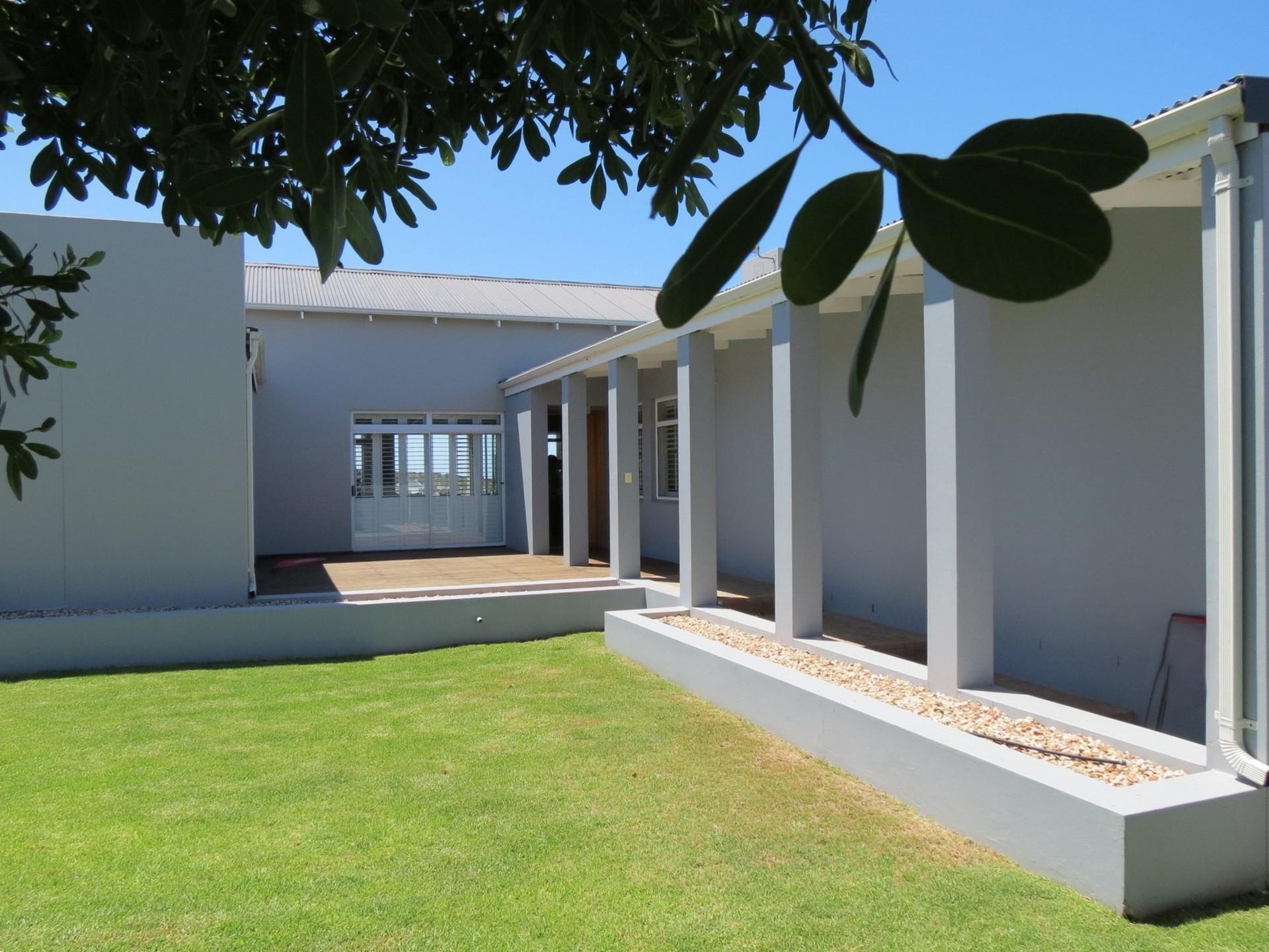  of property in Stilbaai (Still Bay)