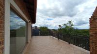 Balcony - 107 square meters of property in Featherbrooke Estate