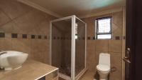 Bathroom 3+ - 59 square meters of property in Featherbrooke Estate