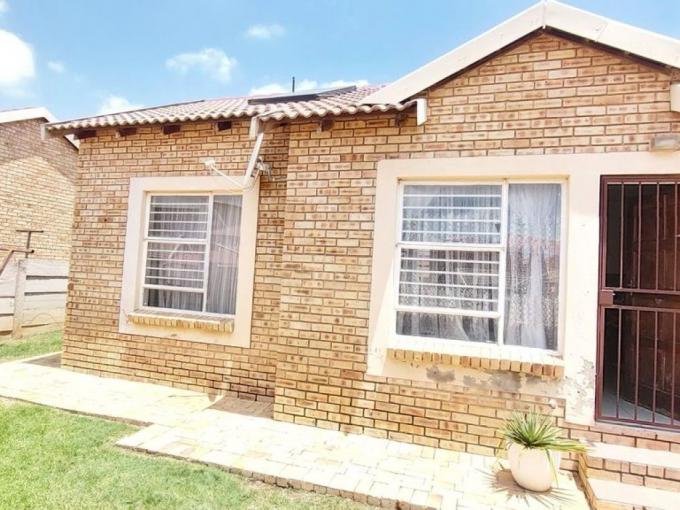 2 Bedroom Simplex for Sale For Sale in Olievenhoutbos - MR667356