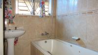 Bathroom 1 - 4 square meters of property in Meredale