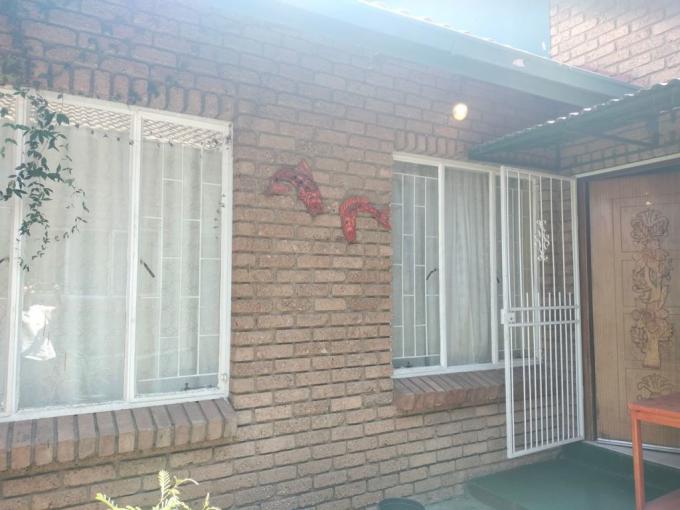 2 Bedroom Apartment to Rent in Rustenburg - Property to rent - MR667565