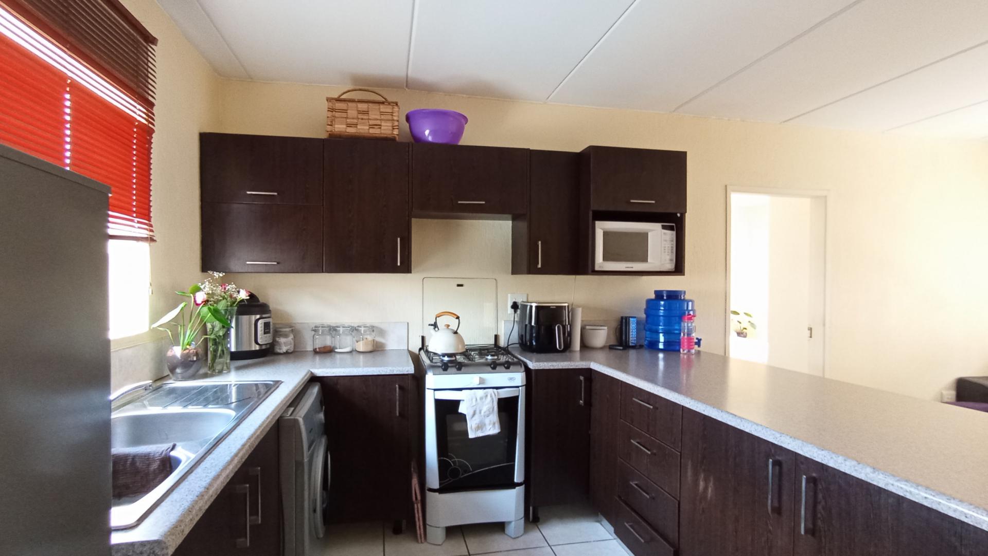 Kitchen - 12 square meters of property in Honey Park