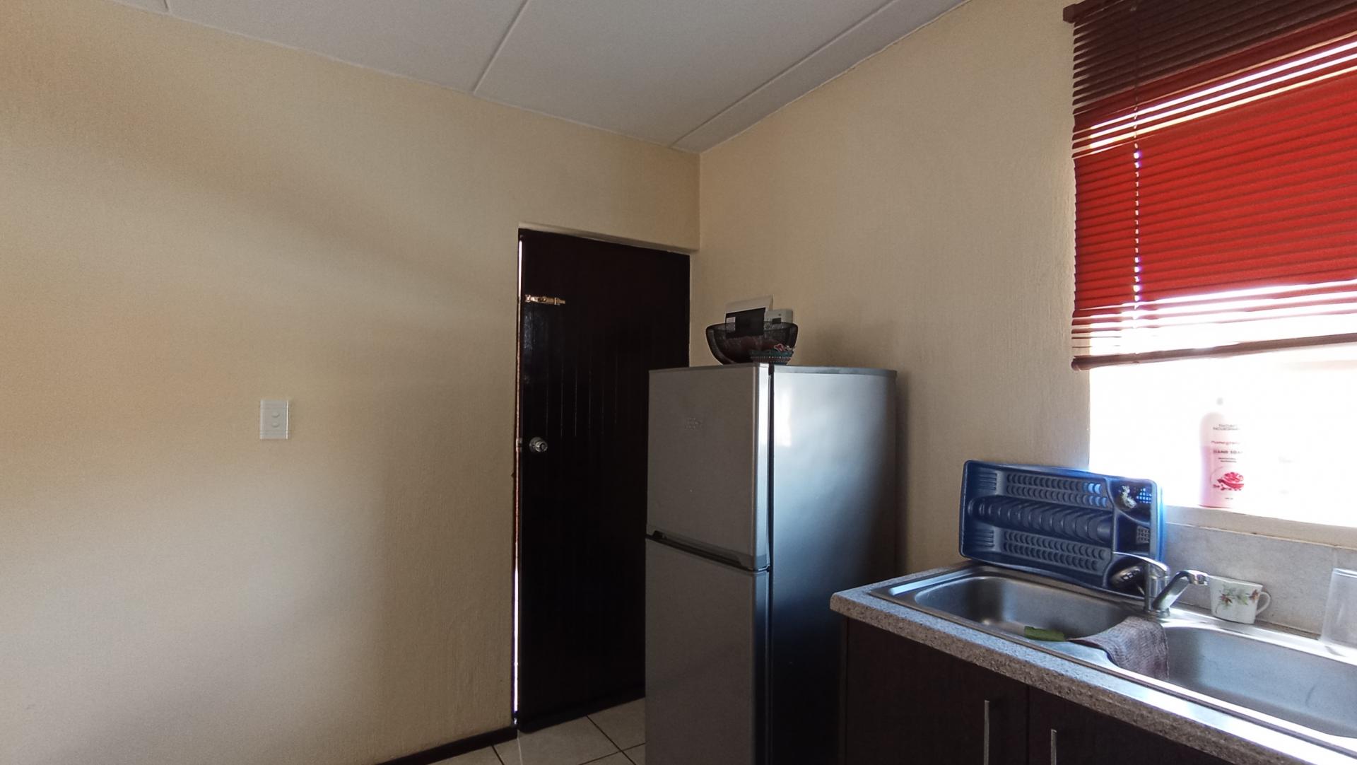 Kitchen - 12 square meters of property in Honey Park