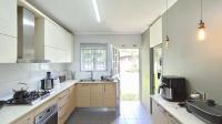 Kitchen - 11 square meters of property in Yellowwood Park 