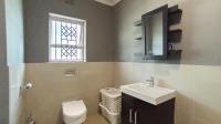 Main Bathroom - 7 square meters of property in Yellowwood Park 