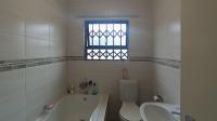 Main Bathroom - 4 square meters of property in Andeon