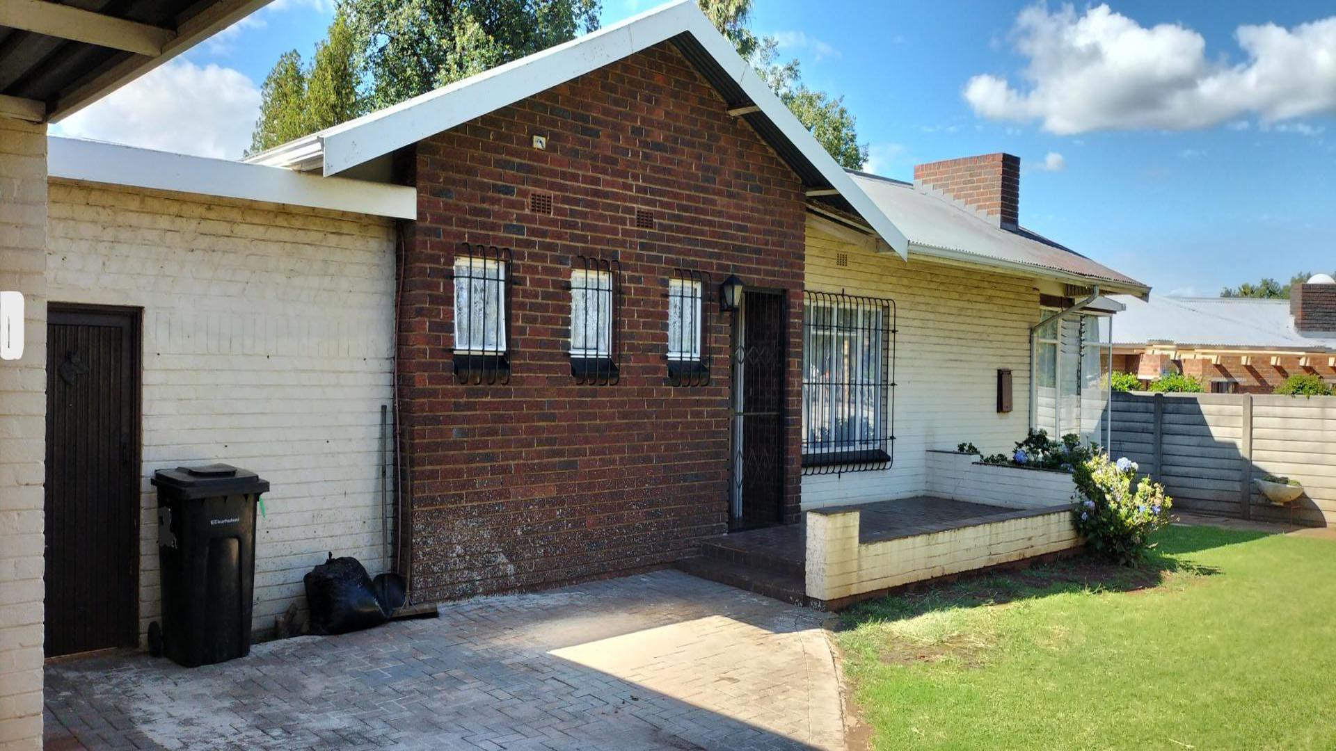 Front View of property in Brenthurst