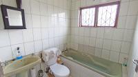 Bathroom 1 - 4 square meters of property in Earlsfield