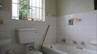 Bathroom 1 - 4 square meters of property in Strubensvallei