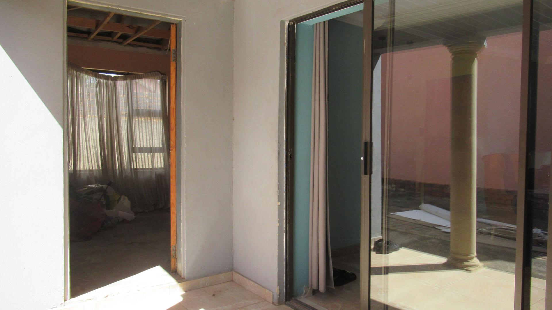 Patio - 12 square meters of property in Chiawelo