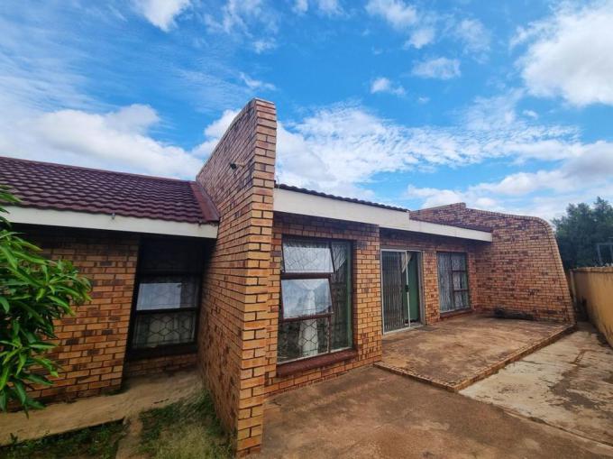 3 Bedroom House for Sale For Sale in Lethlabile - MR668008