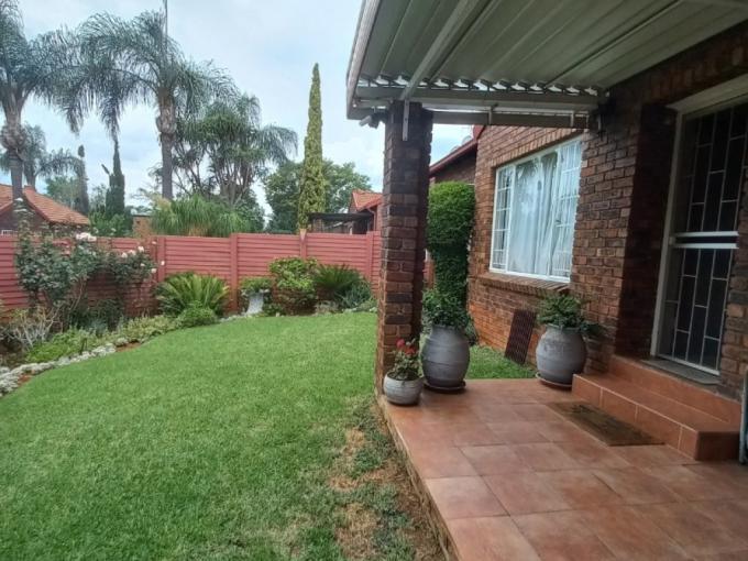 3 Bedroom Simplex for Sale For Sale in Garsfontein - MR668028