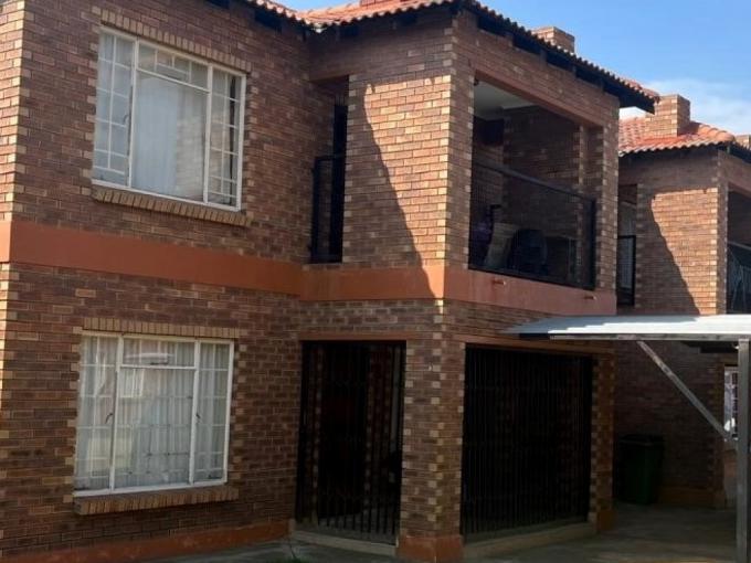 2 Bedroom Apartment for Sale For Sale in Waterval East - MR668045