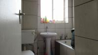 Bathroom 1 - 4 square meters of property in Witpoortjie