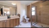 Main Bathroom of property in Modderfontein