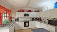 Kitchen - 16 square meters of property in Waterfall