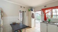 Kitchen - 16 square meters of property in Waterfall